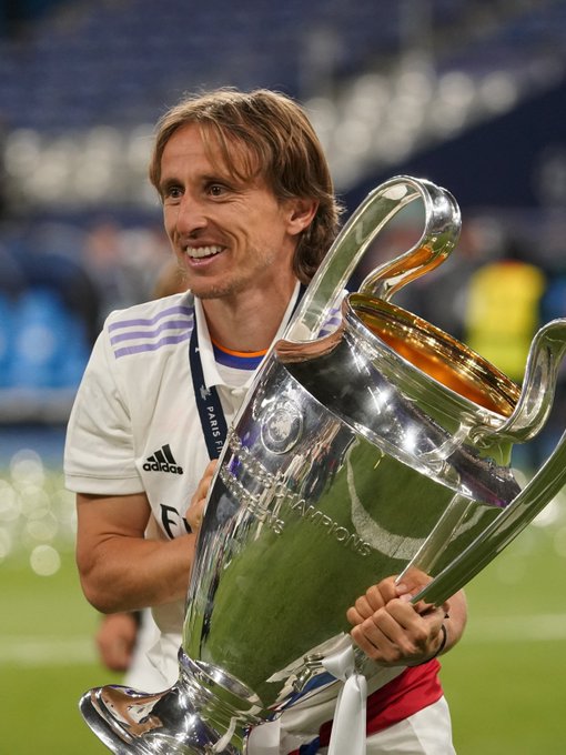 萨姆·索萨因球棒内藏软木塞被裁判当场抓包，引发全美关于诚信的剧烈讨论